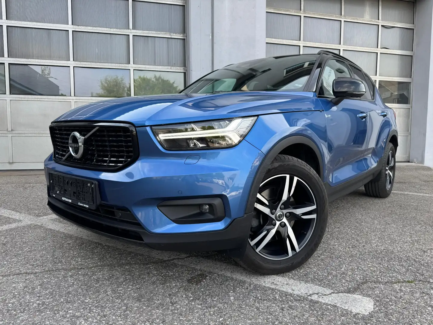 Volvo XC40 R Design AWD-190ps-Aut/360*Kamera Blau - 1
