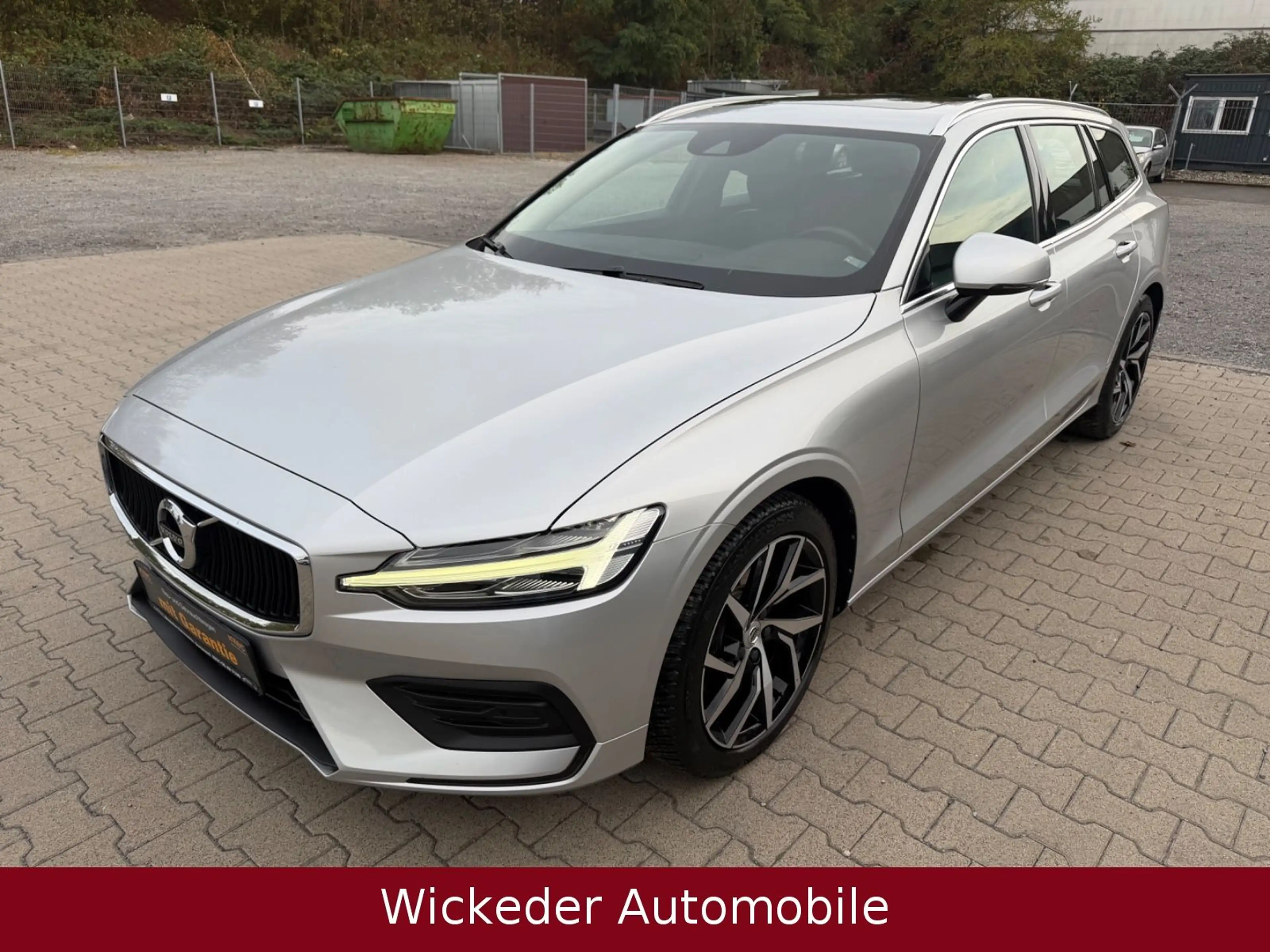 Volvo V60 Kombi Momentum Pro/Tüv Neu/Top Pflege — photo 3