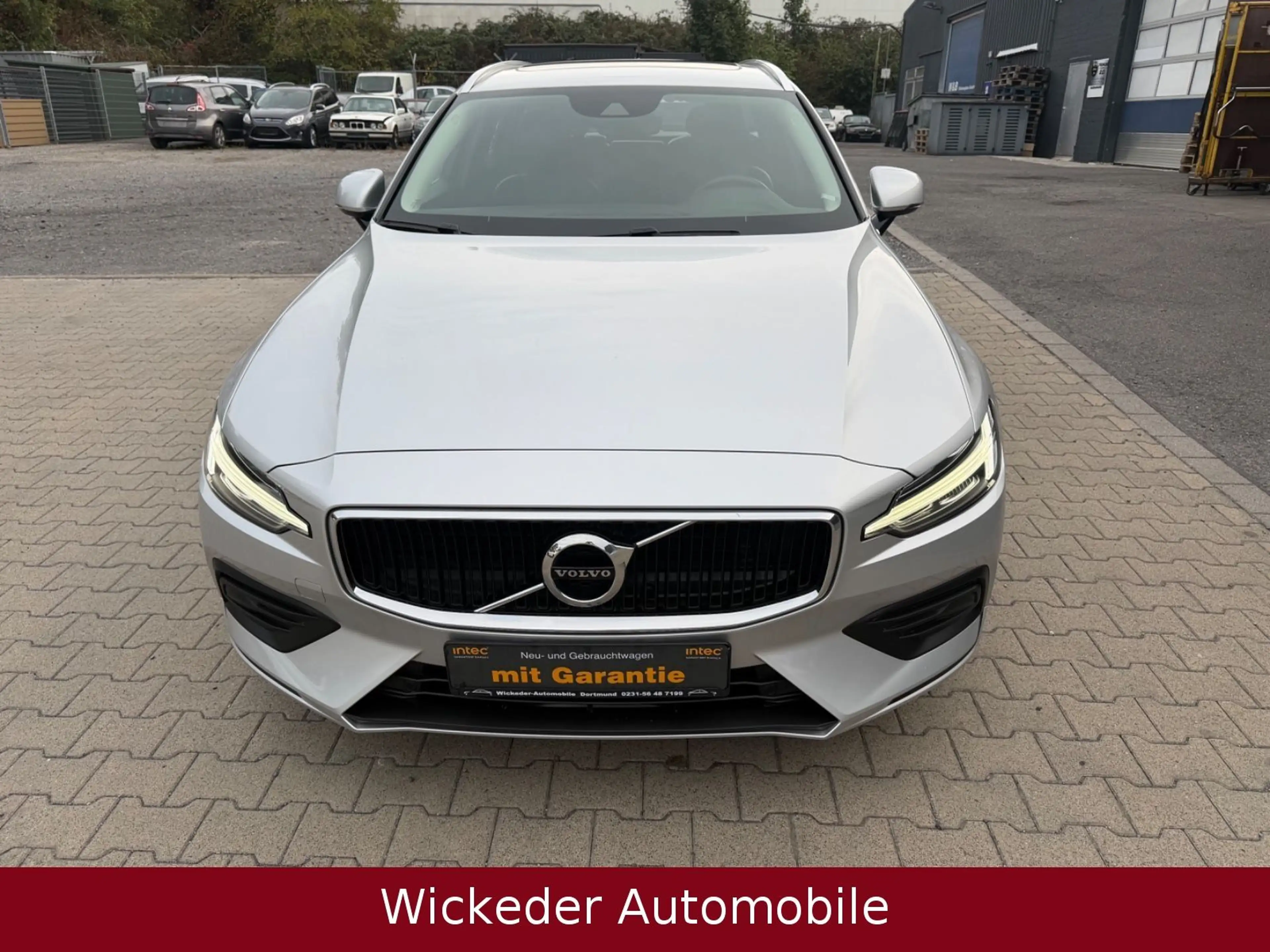 Volvo V60 Kombi Momentum Pro/Tüv Neu/Top Pflege — photo 2