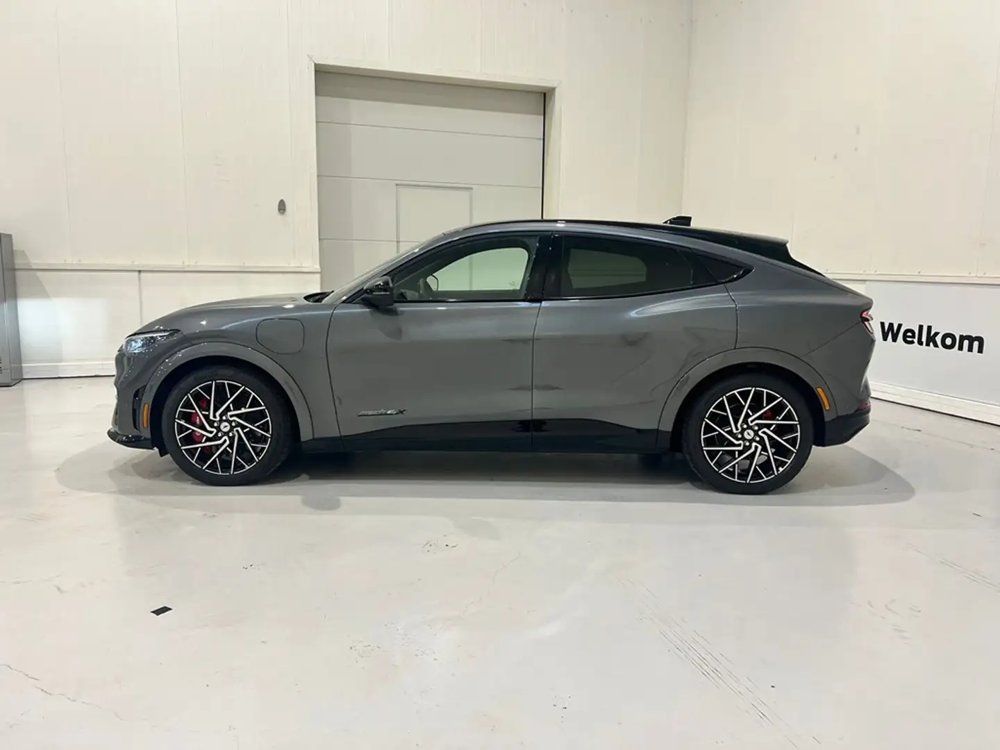 Ford Mustang Mach-E * Mach E - GT - Carbonized grey * Grijs - 2