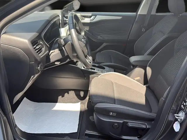 Ford Focus view 14