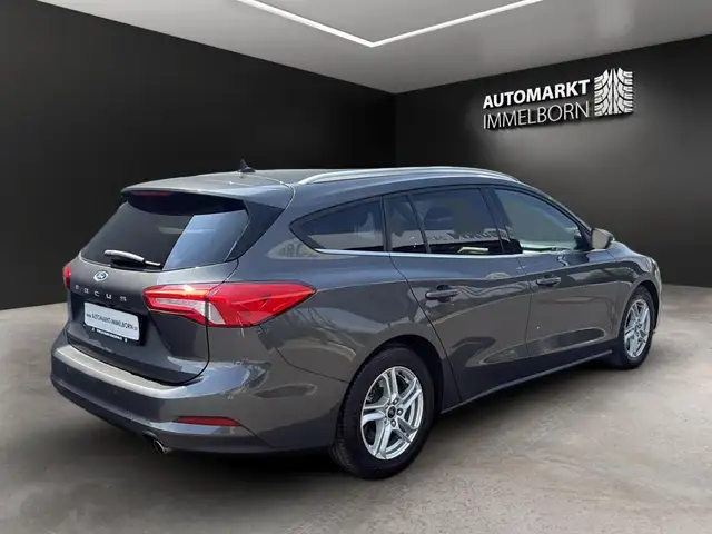 Ford Focus view 6