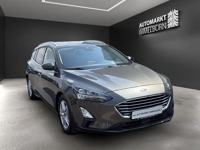 Ford Focus view 2