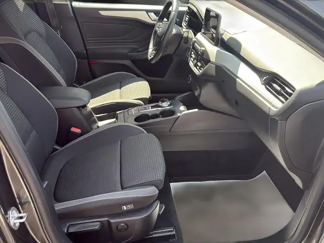 Ford Focus view 15