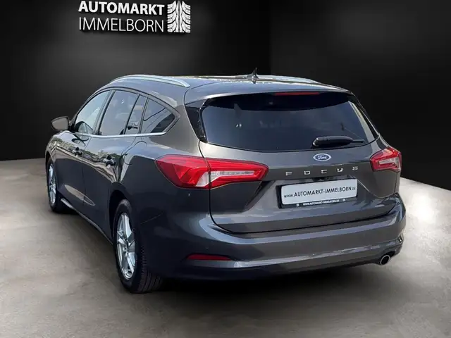 Ford Focus view 10