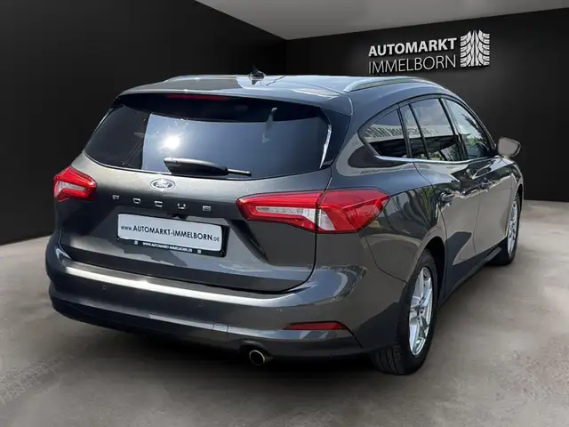 Ford Focus view 11