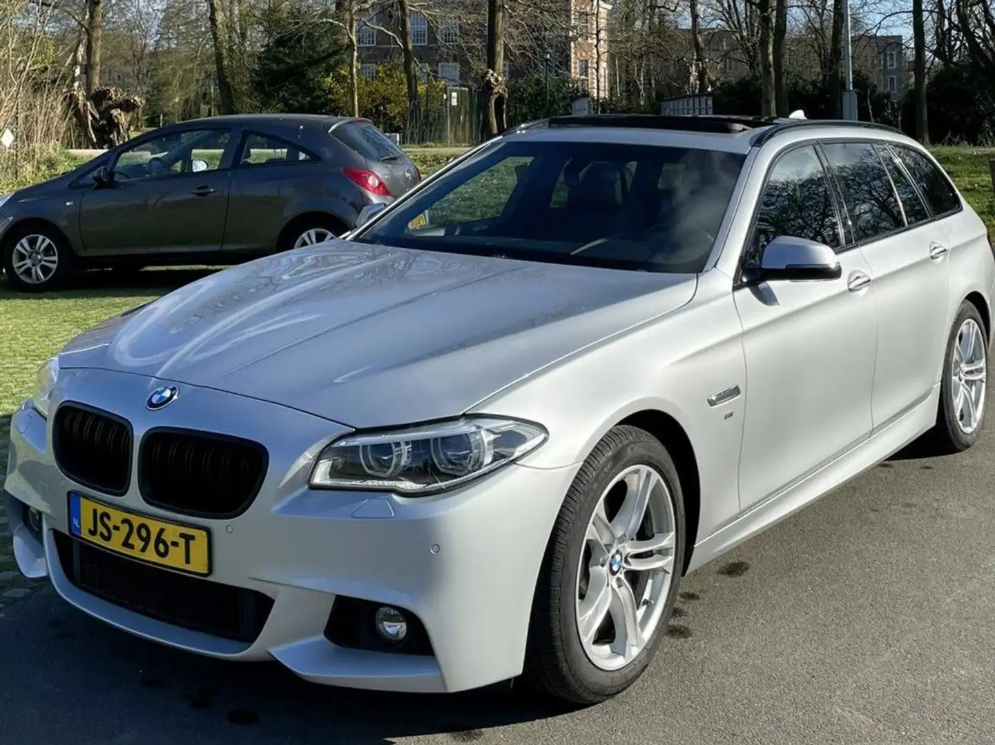 BMW 520 520 M Sport HE. Zilver - 1