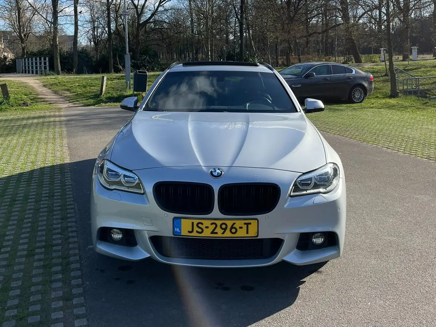 BMW 520 520 M Sport HE. Zilver - 2
