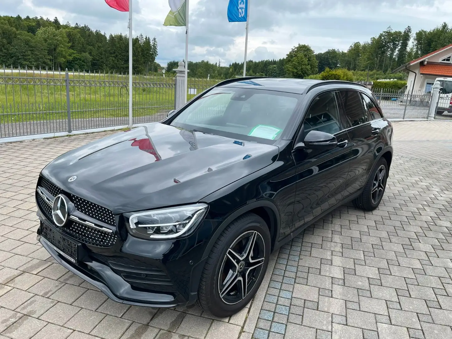 Mercedes-Benz GLC 220 d 4MATIC Autom.*AMG*AHK*LED*DAB*Kamera Zwart - 2