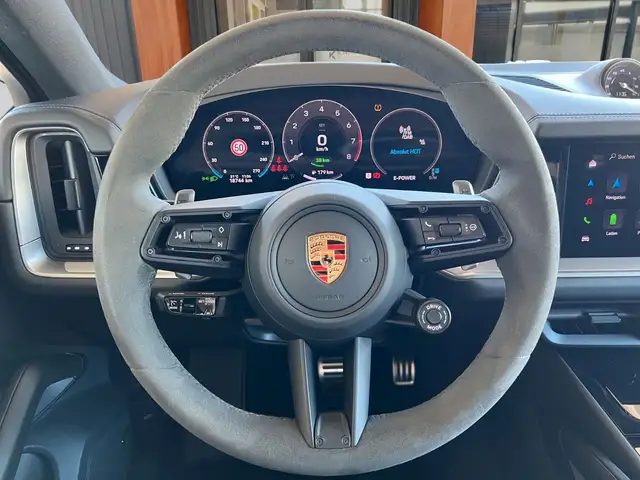 Porsche Cayenne view 9