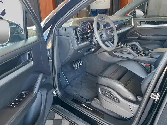 Porsche Cayenne view 4