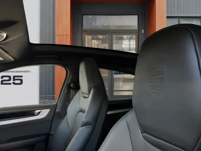 Porsche Cayenne view 6