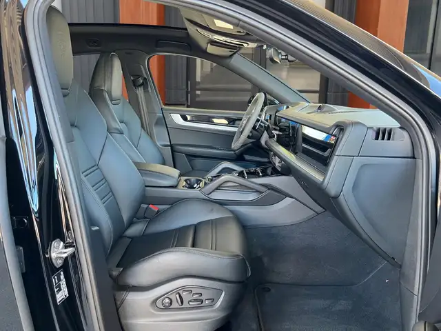 Porsche Cayenne view 5