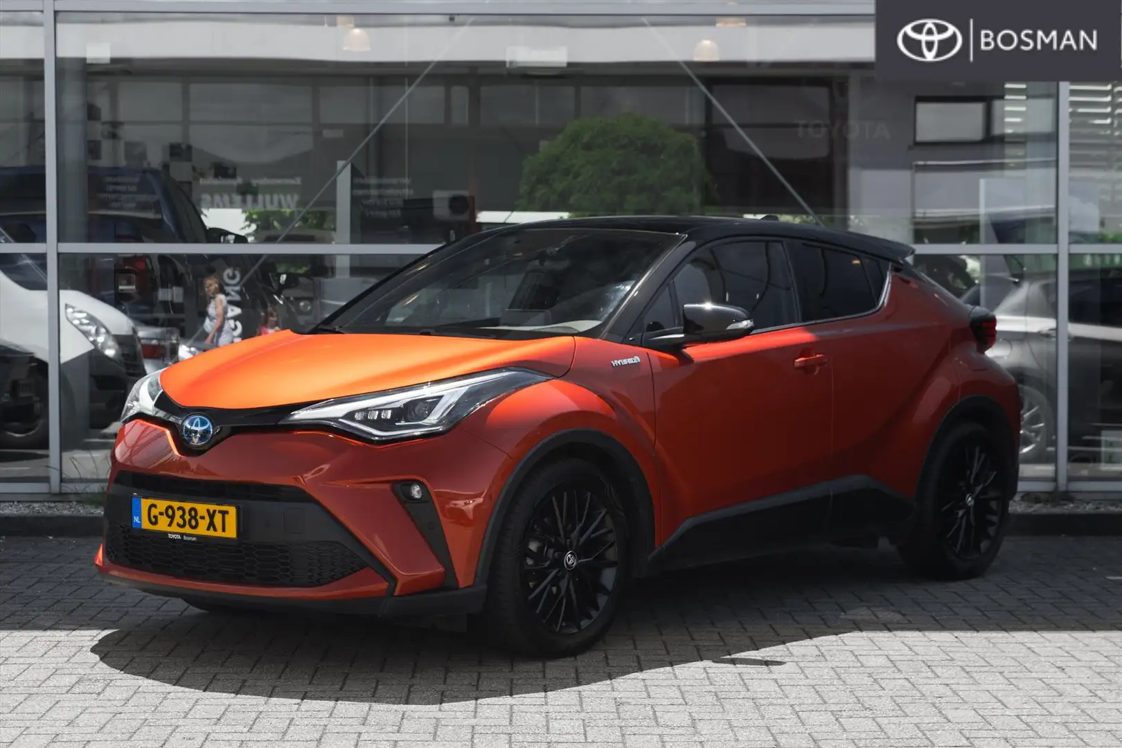 Toyota C-HR 2.0 Hybrid 184pk CVT Launch Edition Oranje - 1