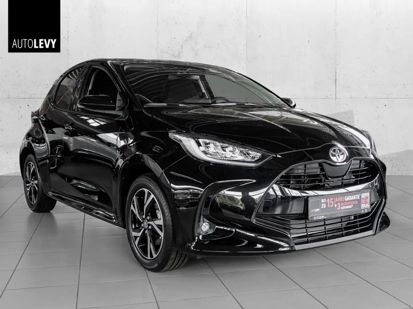 Toyota Yaris Hybrid Teamplayer +div.Farben+Lagerwagen Schwarz - 2