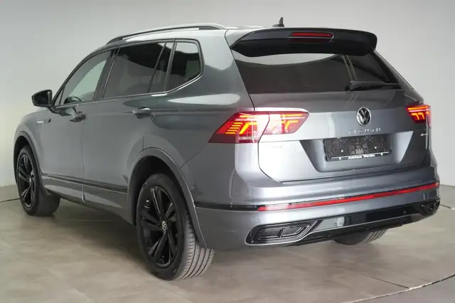 Volkswagen Tiguan Allspace view 6