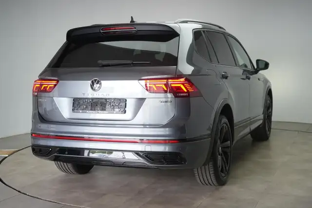 Volkswagen Tiguan Allspace view 4