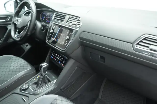 Volkswagen Tiguan Allspace view 8