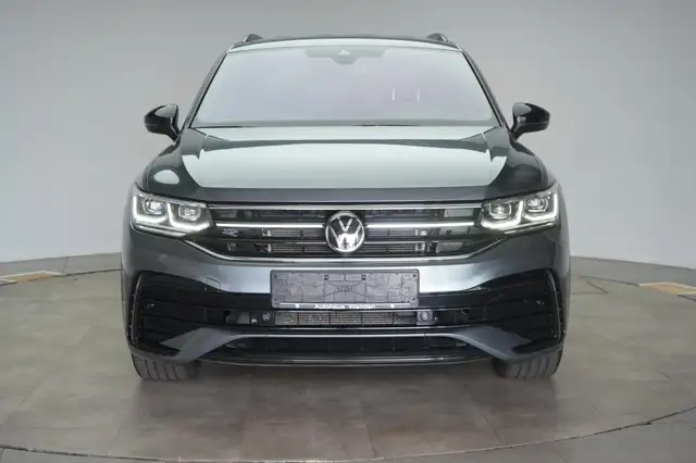 Volkswagen Tiguan Allspace view 2