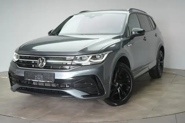 Volkswagen Tiguan Allspace view 3