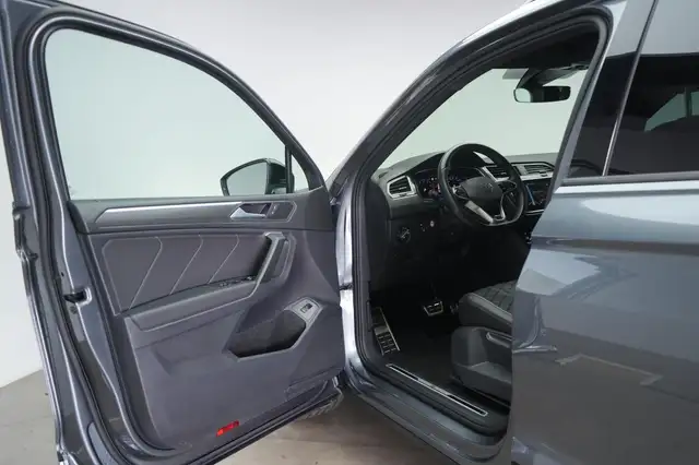 Volkswagen Tiguan Allspace view 12