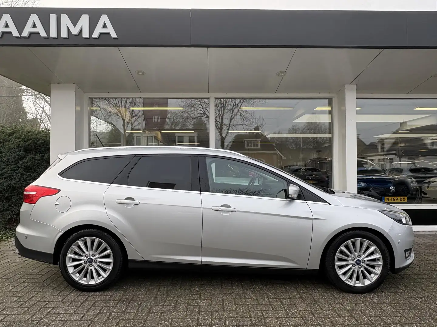 Ford Focus Wagon 1.0 Titanium | Stoel- & stuurverwarming | Ac Gris - 2