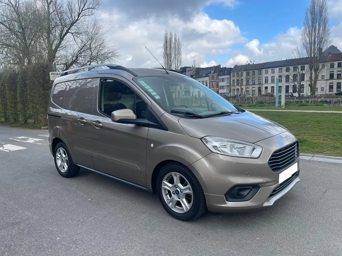 Ford Courier - 2