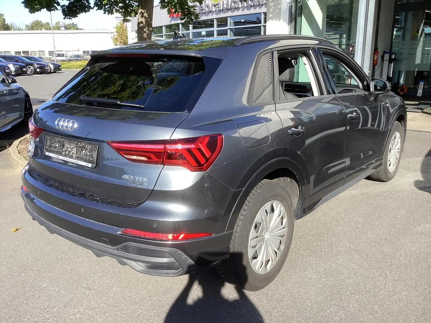 Audi Q3 40 TDI quattro S line S tronic Nav PDC SHZ Grau - 2