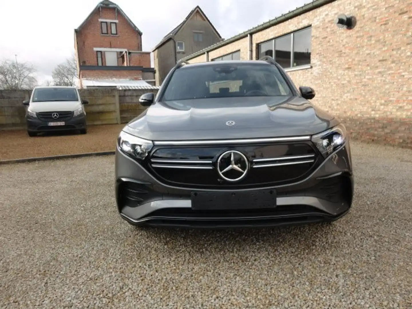 Mercedes-Benz EQB 350 EQB 350 4Matic AMG . Pano.distronic. surround Cam Grijs - 1