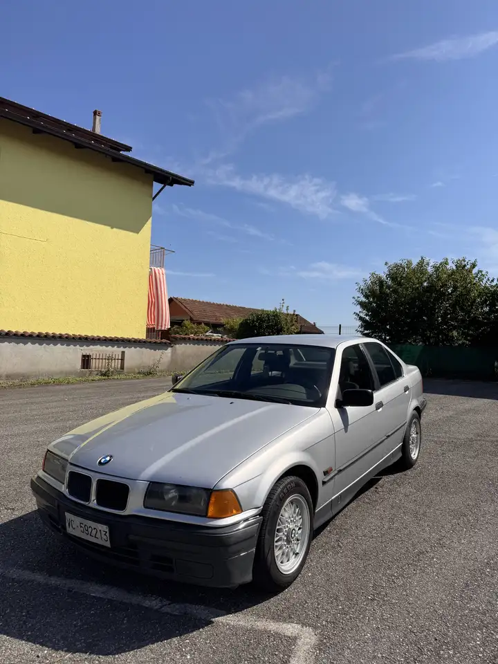 BMW 318i auto cat., foto 1