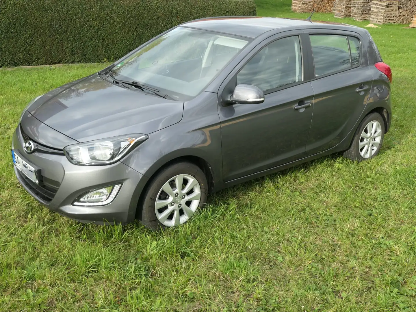 Hyundai i20 1.2 86PS Klima LED MFL 4elFH SH-gepflegt WR Grau - 2