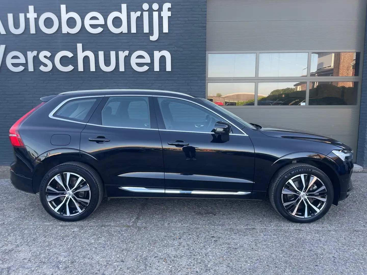 Volvo XC60 2.0 T6 Plug-in hybrid AWD Ultimate Bright pano hea Noir - 2