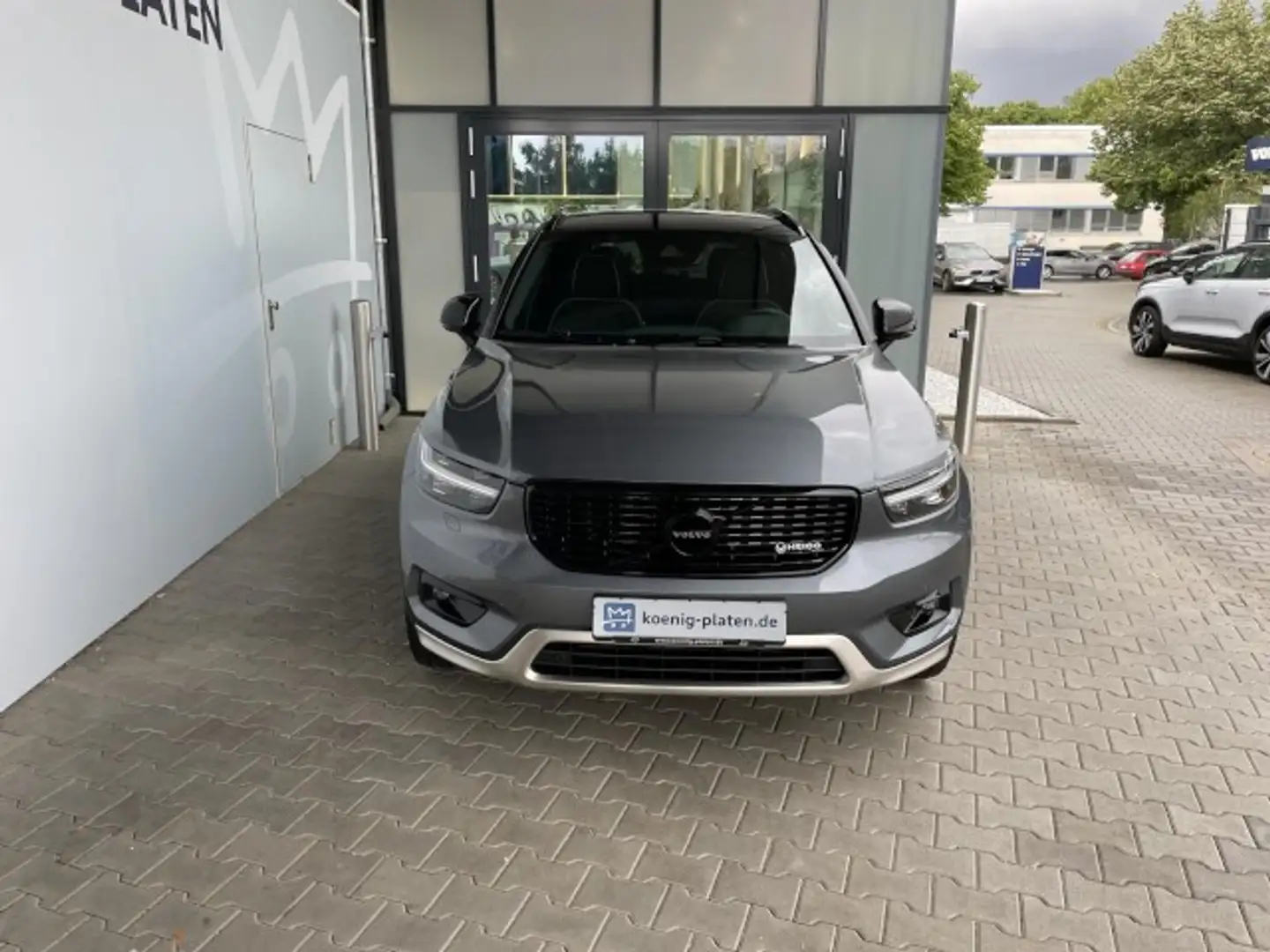 Volvo XC40 T5 AWD R-Design (EURO 6d-TEMP) Klima Navi Grau - 2
