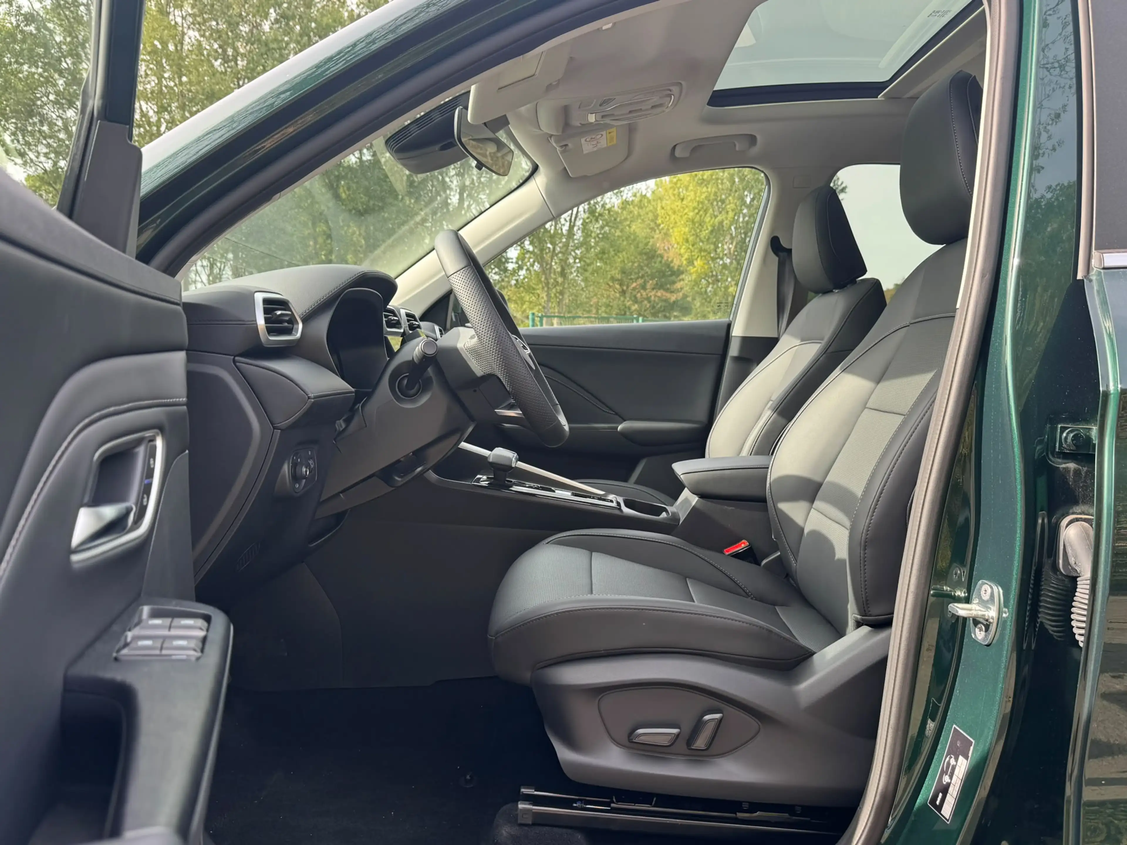 MG ZS MG HEV luxury — photo 14