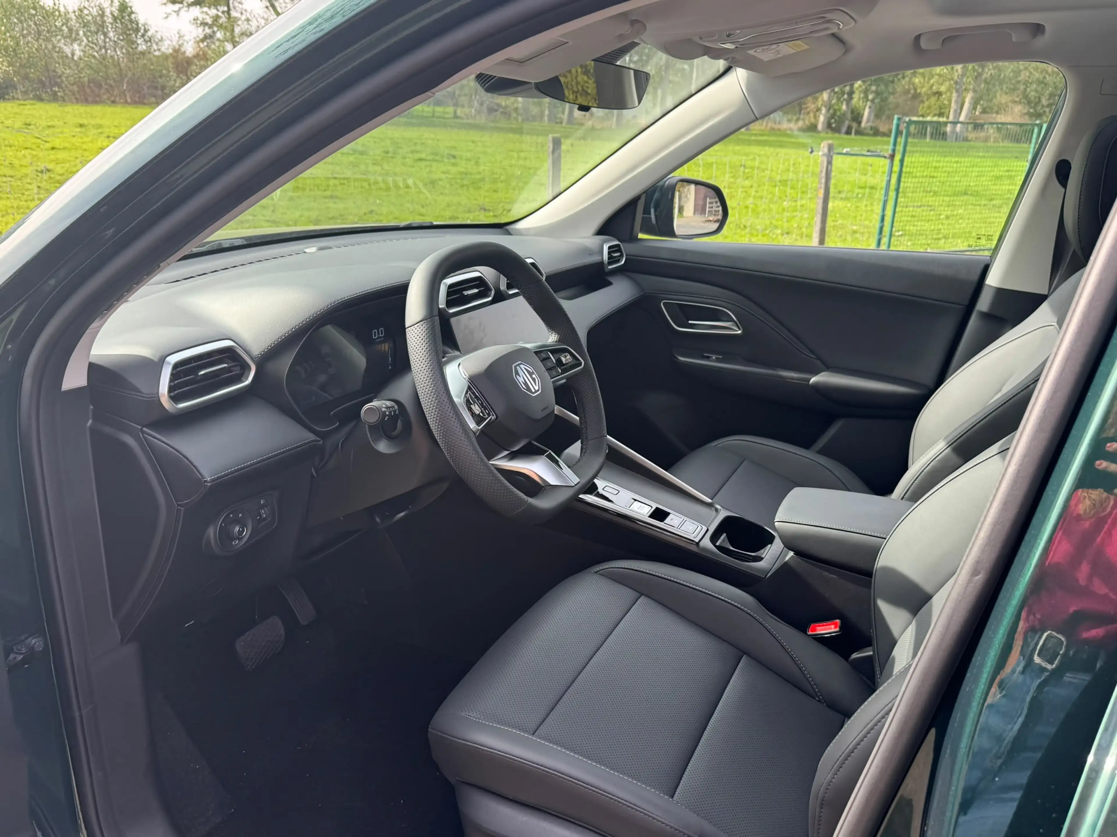 MG ZS MG HEV luxury — photo 15