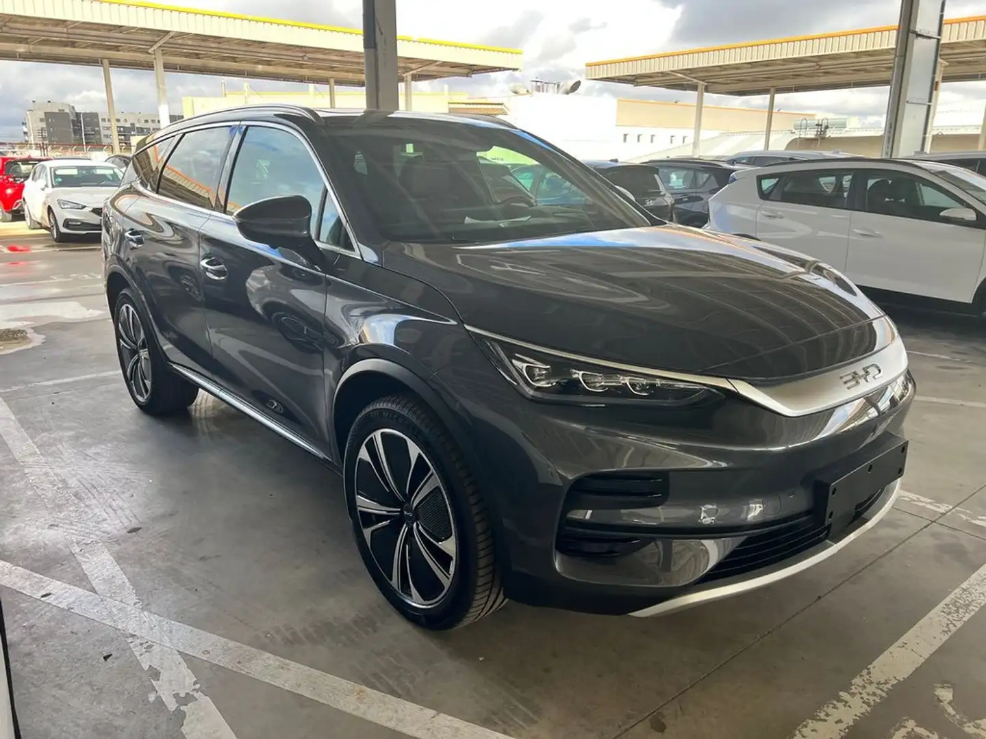 BYD Tang Flagship Grau - 2