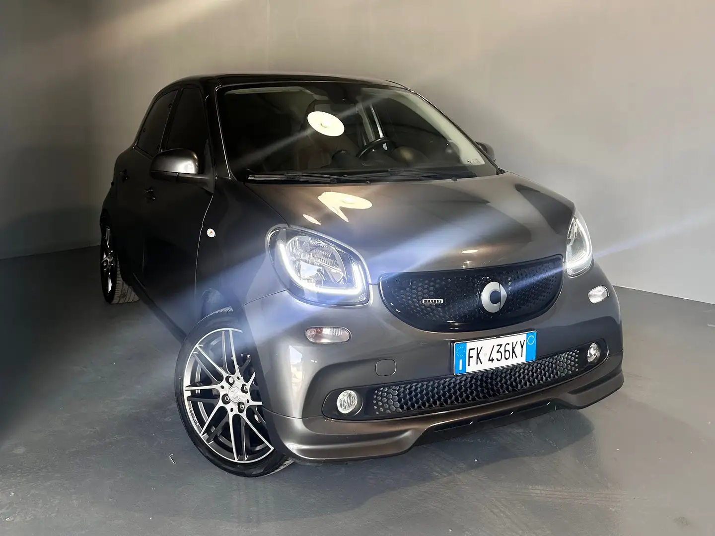 smart forFour Forfour 0.9 t Brabus Xclusive 109cv twinamic siva - 1