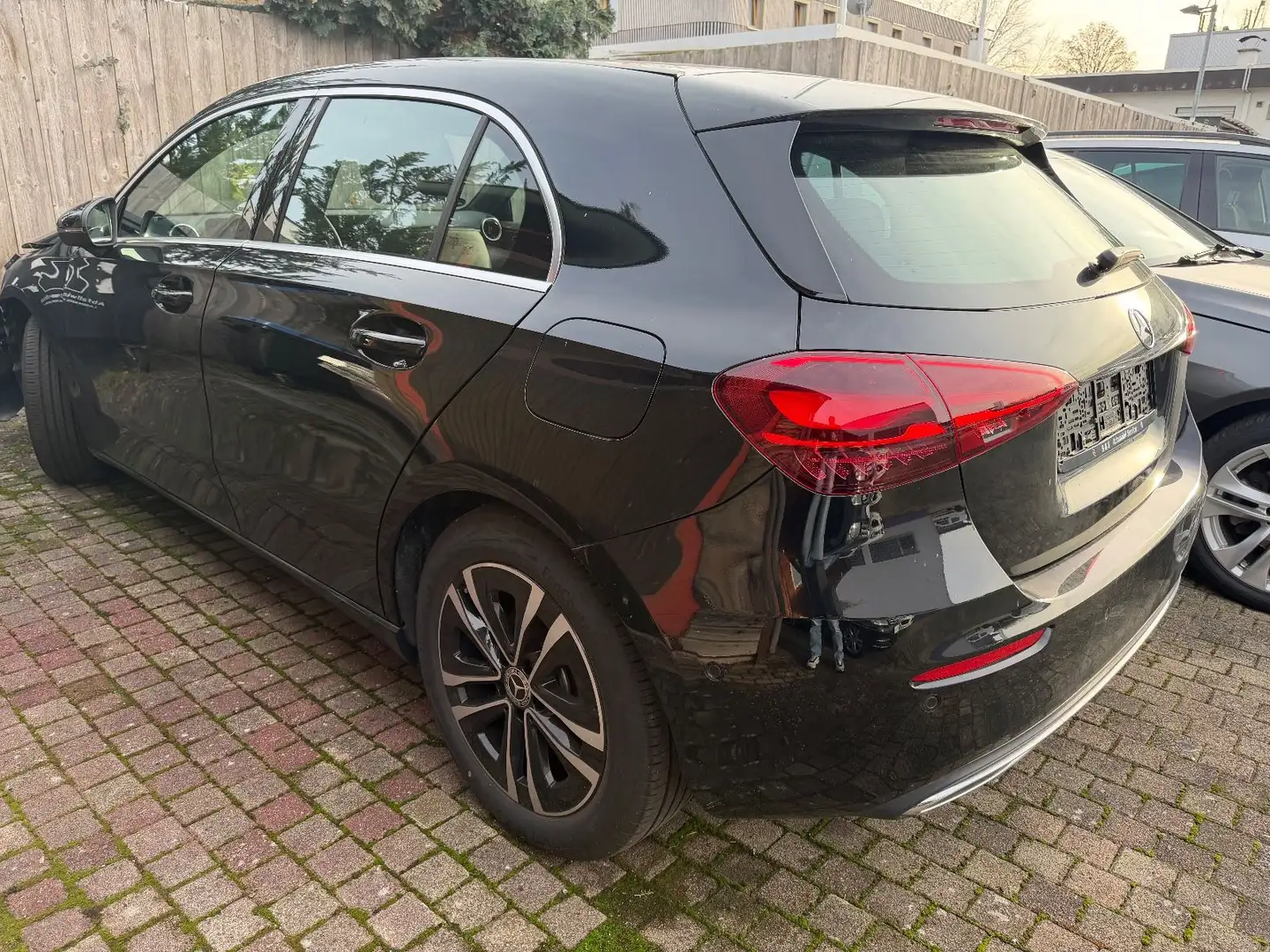 Mercedes-Benz A 180 PROGRESSIVE*AUTOMATIK*NAVI*MBUX*CAM*LED*PT Schwarz - 2