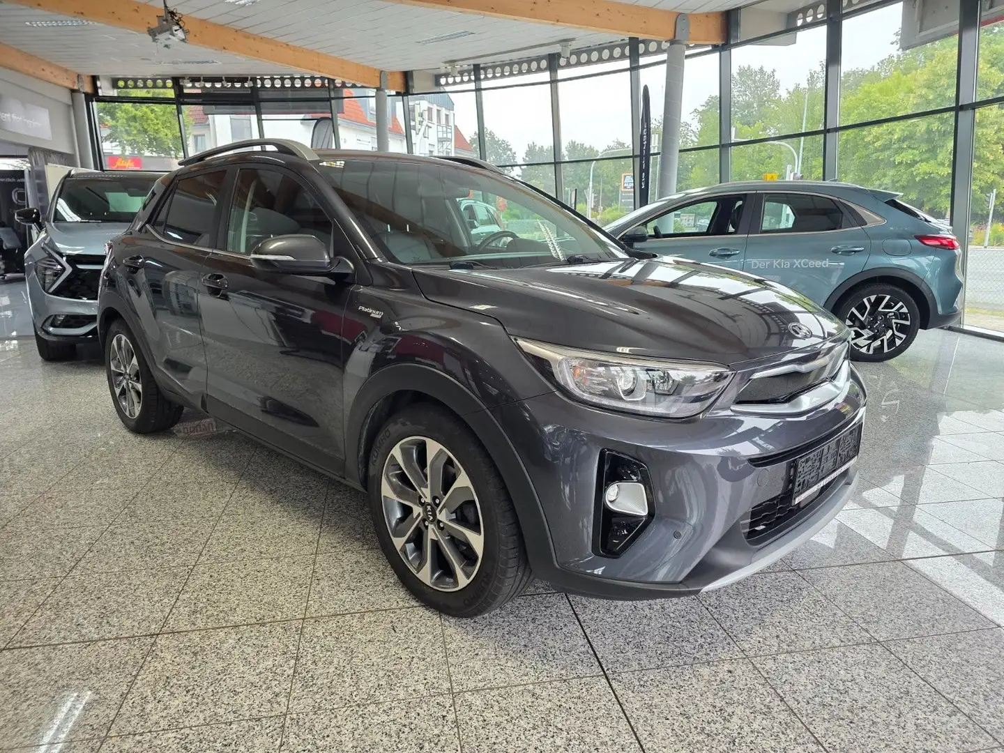 Kia Stonic Platinum Edition 1. Hand Glasdach WKR Nav Gri - 2