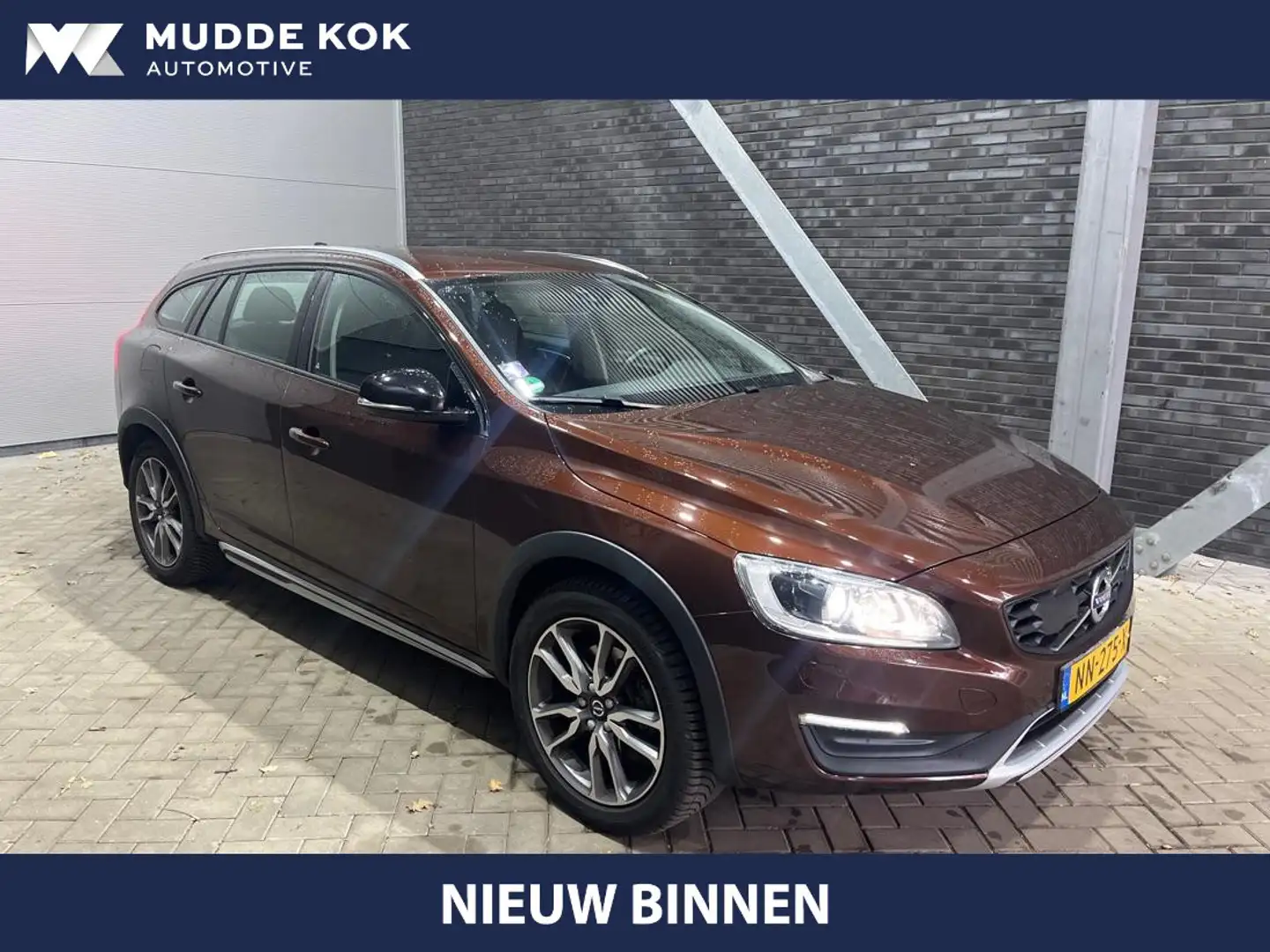 Volvo V60 Cross Country T5 AWD Momentum | Automaat | Afn. Trekhaak | Stoel Bruin - 1