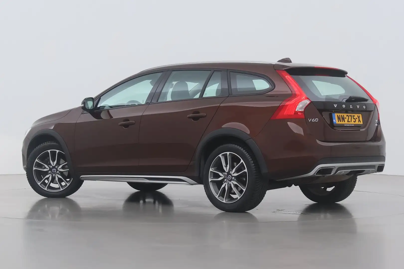 Volvo V60 Cross Country T5 AWD Momentum | Automaat | Afn. Trekhaak | Stoel Braun - 2