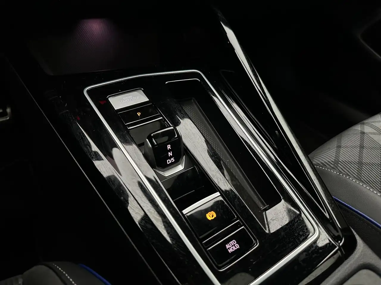 Volkswagen Golf 1.5 eTSI R-Line Edition Pano Head up, миниатюра 17