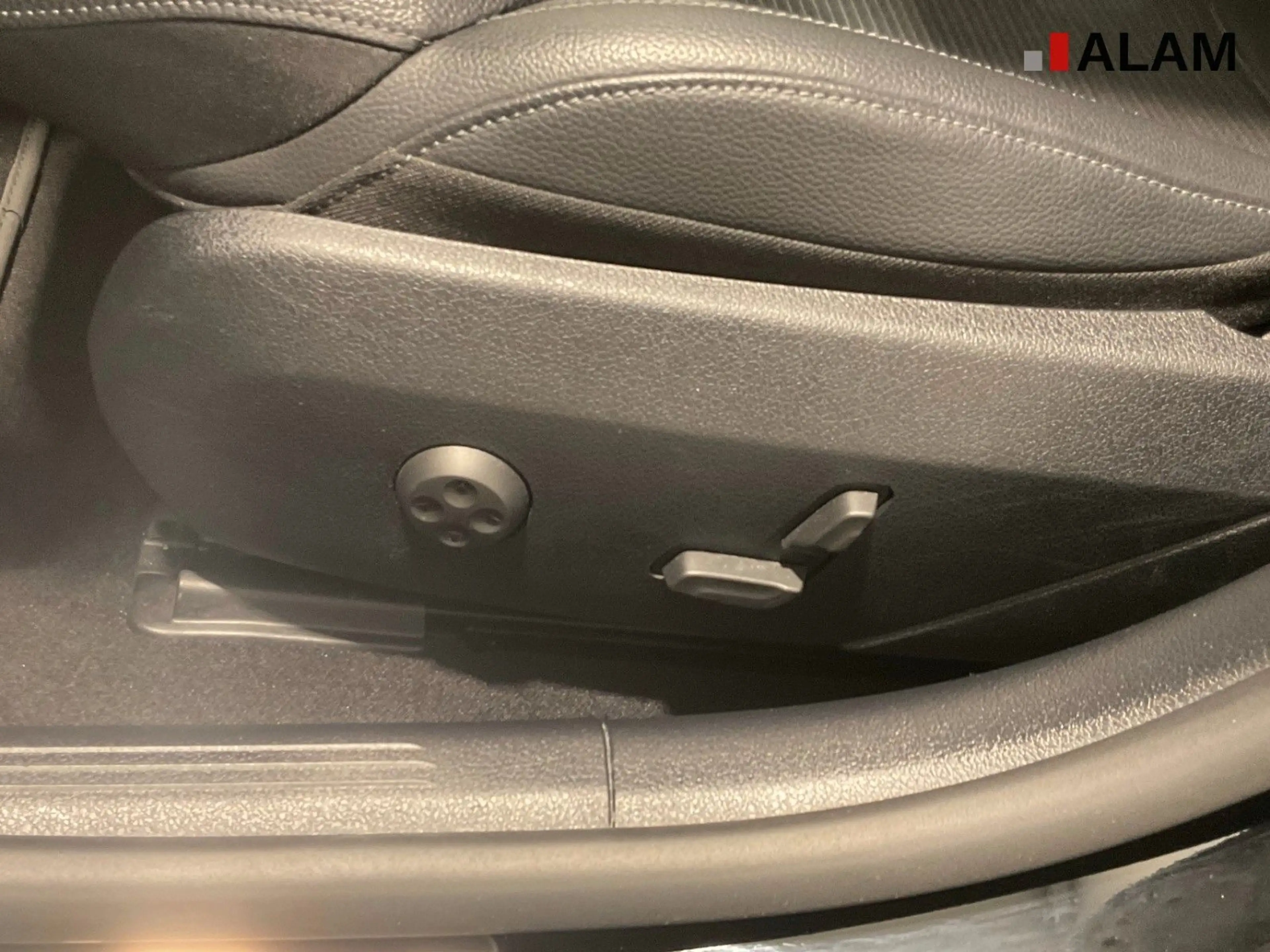 Mercedes-Benz C 220 d Avantgarde ACC Lane Navi RFK Sound ViCo — photo 13