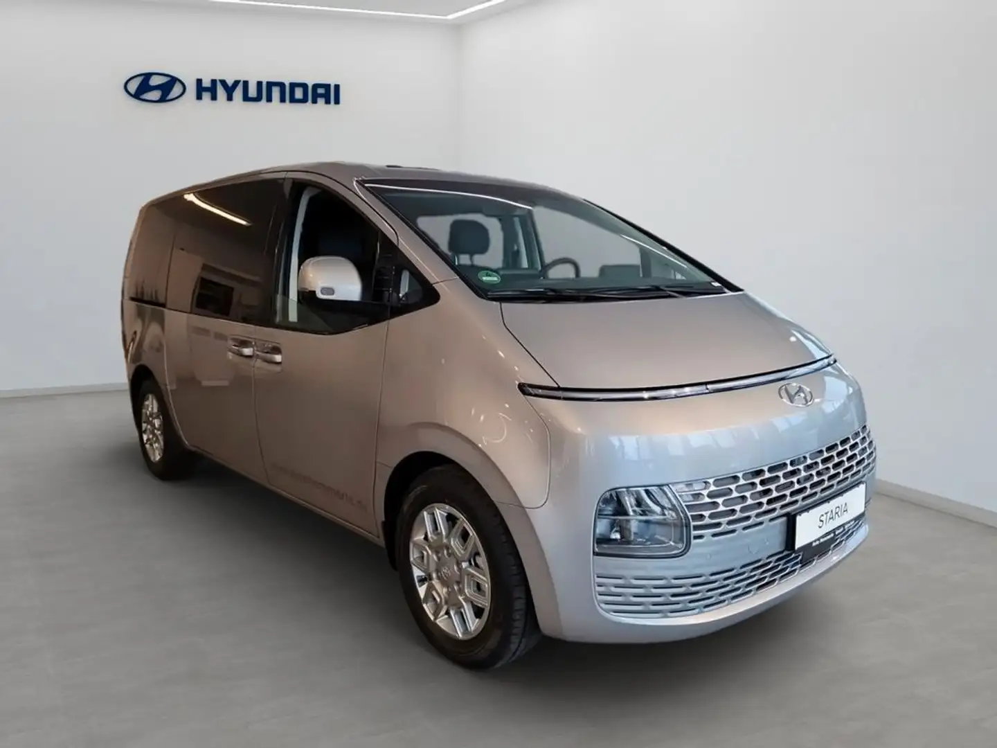 Hyundai STARIA 9-Sitz,Trend+Shuttlep.+Parkp+Pan.+Easyacc Ezüst - 1