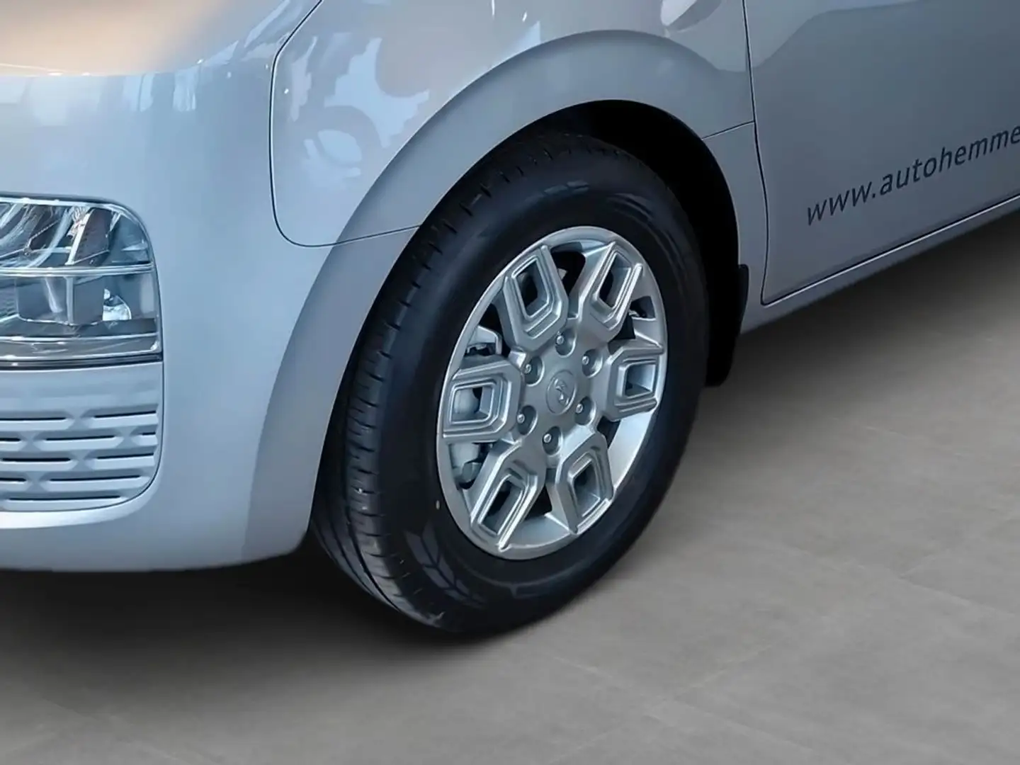 Hyundai STARIA 9-Sitz,Trend+Shuttlep.+Parkp+Pan.+Easyacc Ezüst - 2