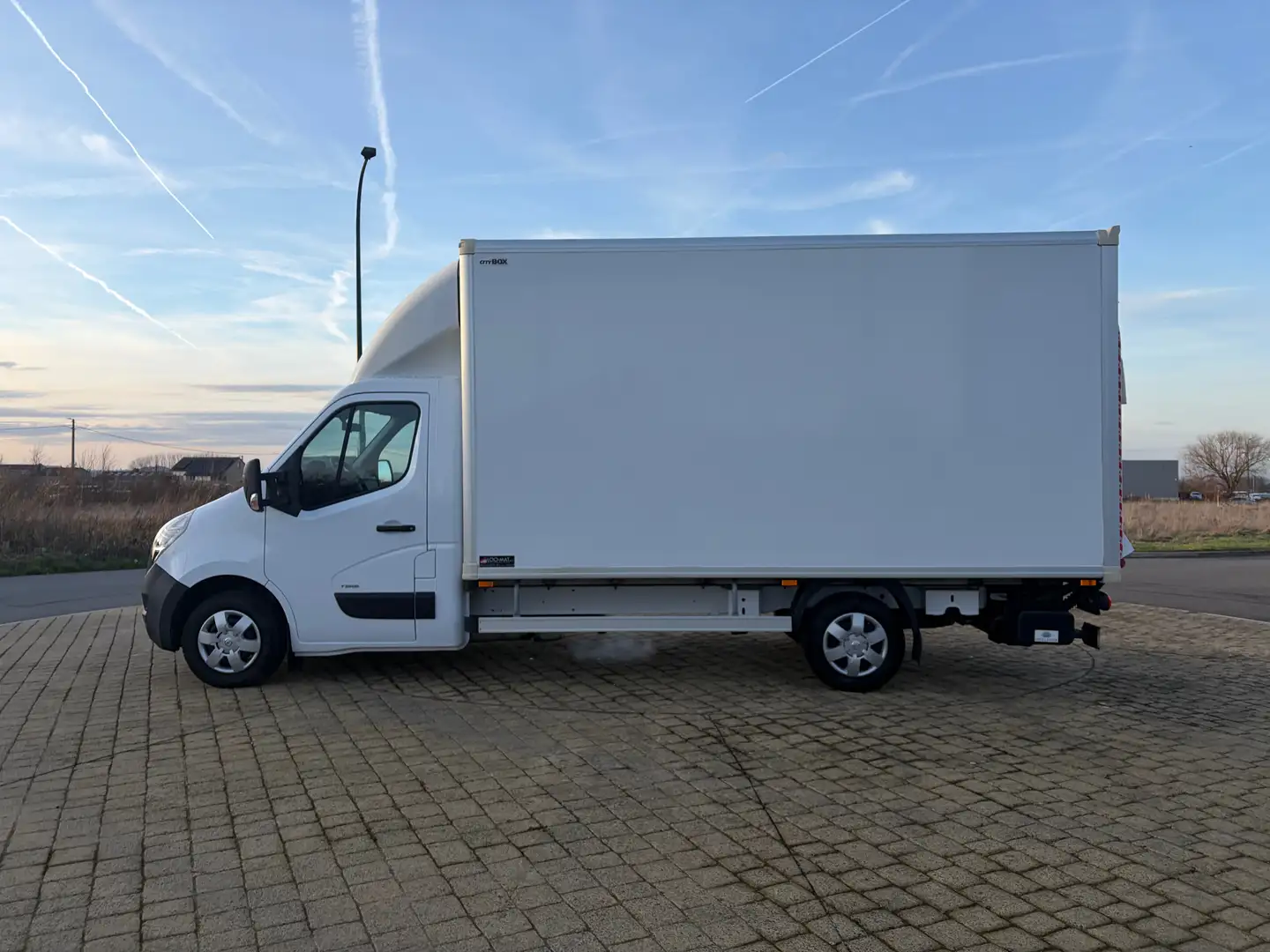 Renault Master 20m3 + lift 750kg / Garantie / 27264,46€ htva Blanc - 2