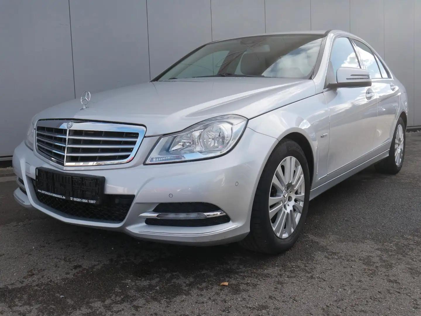 Mercedes-Benz C 180 CGI Lim. Elegance NAVI/PDC/S-DACH Silber - 1
