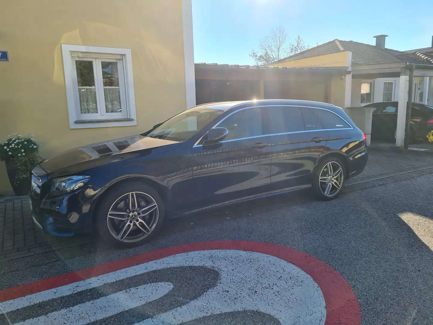 Mercedes-Benz E 220 E 220 d T 4MATIC Aut. AMG line Blau - 1