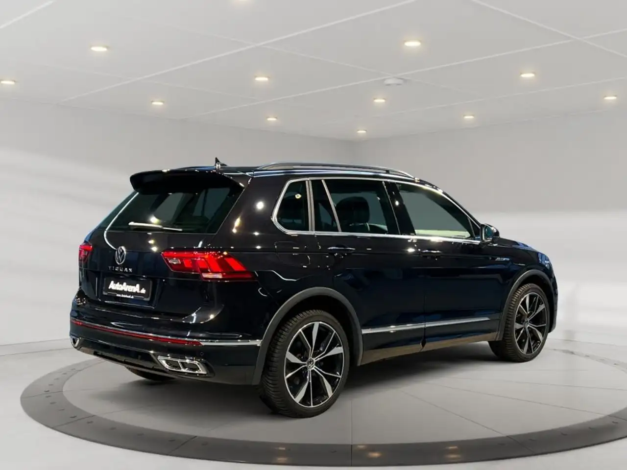Volkswagen Tiguan 2.0 TDI R-Line Carbon+Fahrassist+Pano+SHD 2