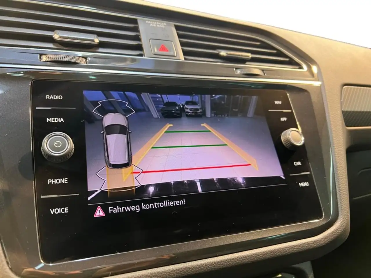 Volkswagen Tiguan 2.0 TDI R-Line Carbon+Fahrassist+Pano+SHD 6